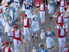 http://www.donostiakultura.eus/images/100_actividades/130_fiestas/030_ya_llego_el_carnaval/Inudeak_txi.jpg