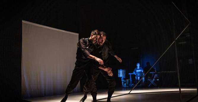 Cóncavo Convexo, Led Silhouette bilaketarekin bat datozen irudiak