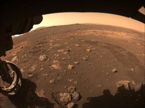 Imagen capturada por el rover Perseverance de la NASA en Marte el 4 de marzo de 2021, durante la primera travesía corta que hizo desde su lugar de aterrizaje en el cráter Jezero. NASA/Mars2020