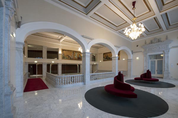 Foyer del Teatro Victoria Eugenia Antzokia (planta superior).