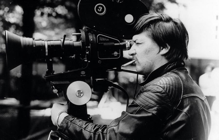 El cineasta Rainer Werner Fassbinder grabando una secuencia.