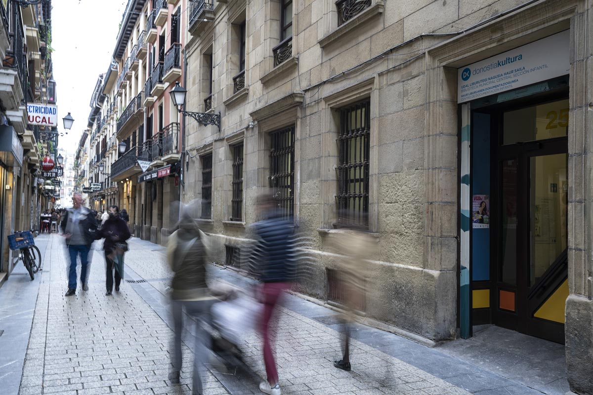 Haurrentzako Liburutegi Nagusia, Fermín Calbetón kalean.