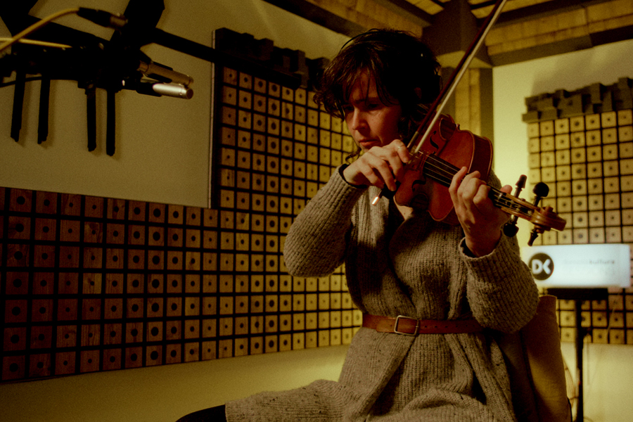 Maite Larburu estudioan, DK Sessions saioan