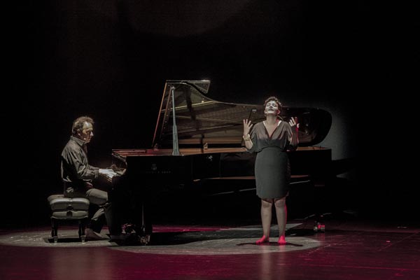 Iñaki Salvador y Ainara Ortega en el concierto del Victoria Eugenia (Foto: Foku).