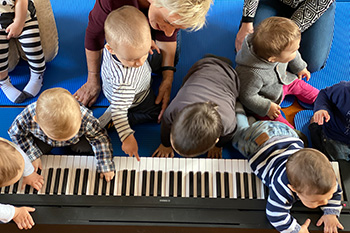 Música en familia. Jugamos, cantamos y creamos juntas