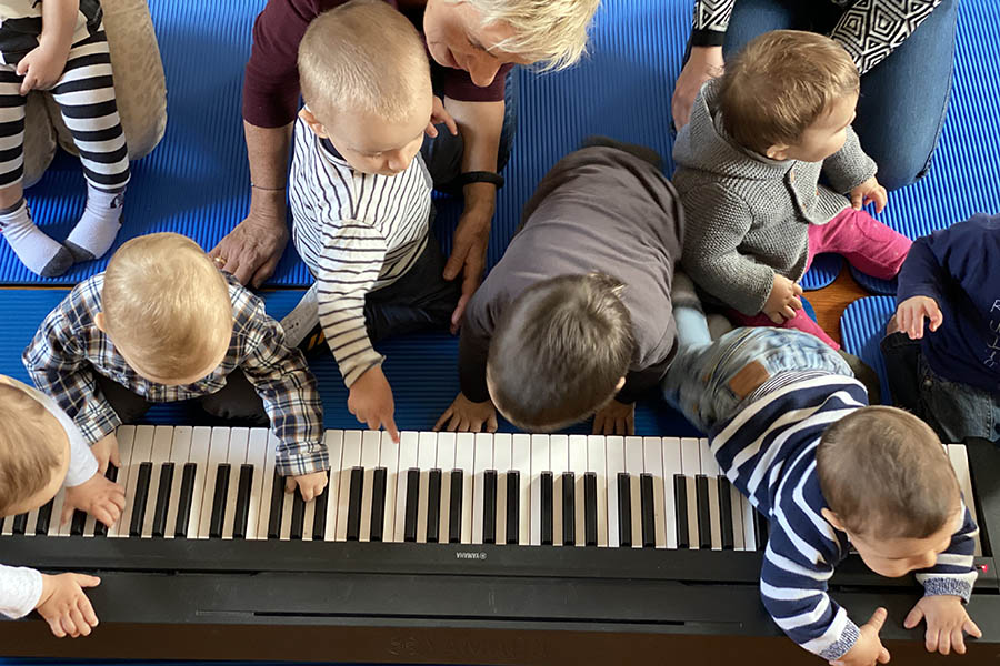 Musika familian. Elkarrekin jolasten, kantatzen eta sortzen