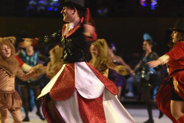 Actuación de la Comparsa La Salle, año 2022 (Temática Circo Vintage)
