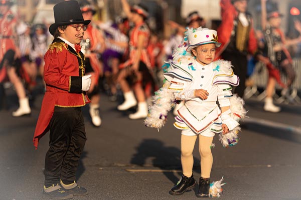 Domadores del Tiempo, niños y niñas de la Comparsa Thamessis (año 2022).