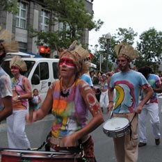 Batucada por las calles de Amara