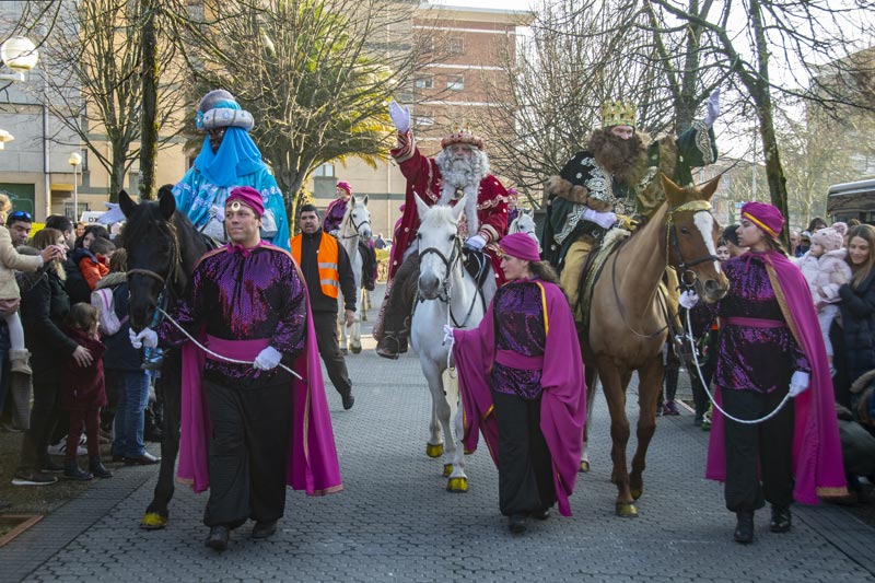 Desfile de los Reyes Magos de Oriente por las calles de Donostia