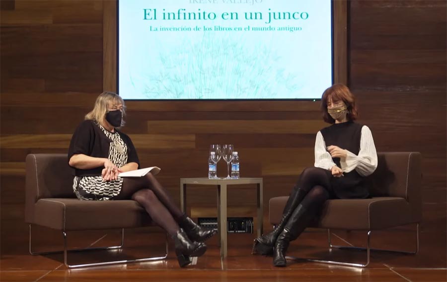  El infinito en un junco saiakeraren aurkezpena (Irene Vallejo Mari José Aranzastik lagunduta)