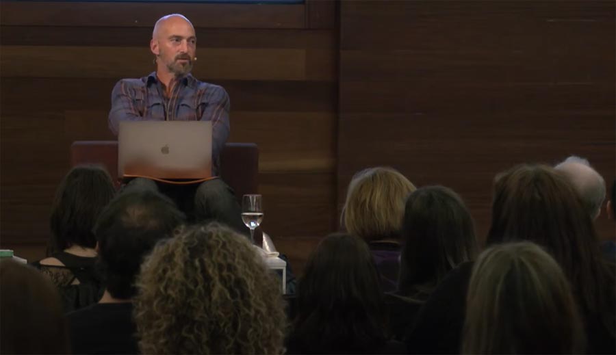 Raymond Meeks durante la presentación de su obra fotográfica en San Telmo Museoa