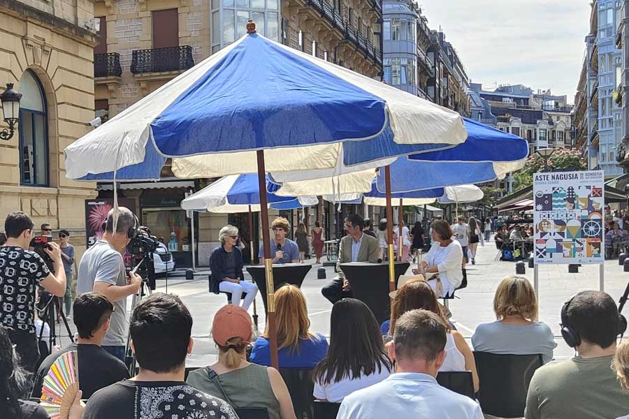 Jon Insausti eta Epaimahai Ofizialeko beste kide batzuk