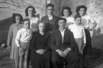 Familia baten aintzinako argazkia