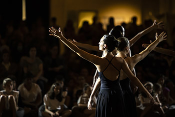 danza clásica en la iglesia del museo