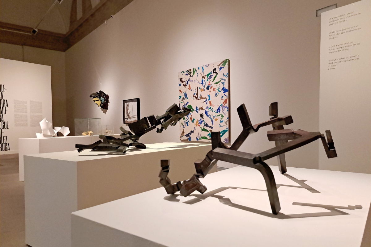 Chillida eta arteak erakusketako areto bat