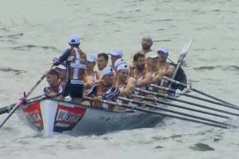 Remeros de Zierbena en una regata de la Liga 