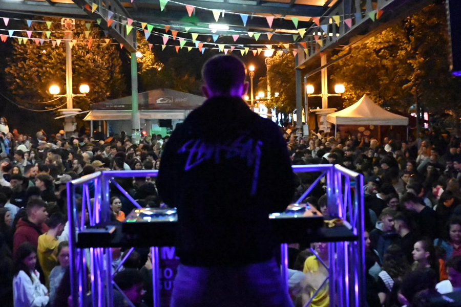 Un DJ en las fiestas