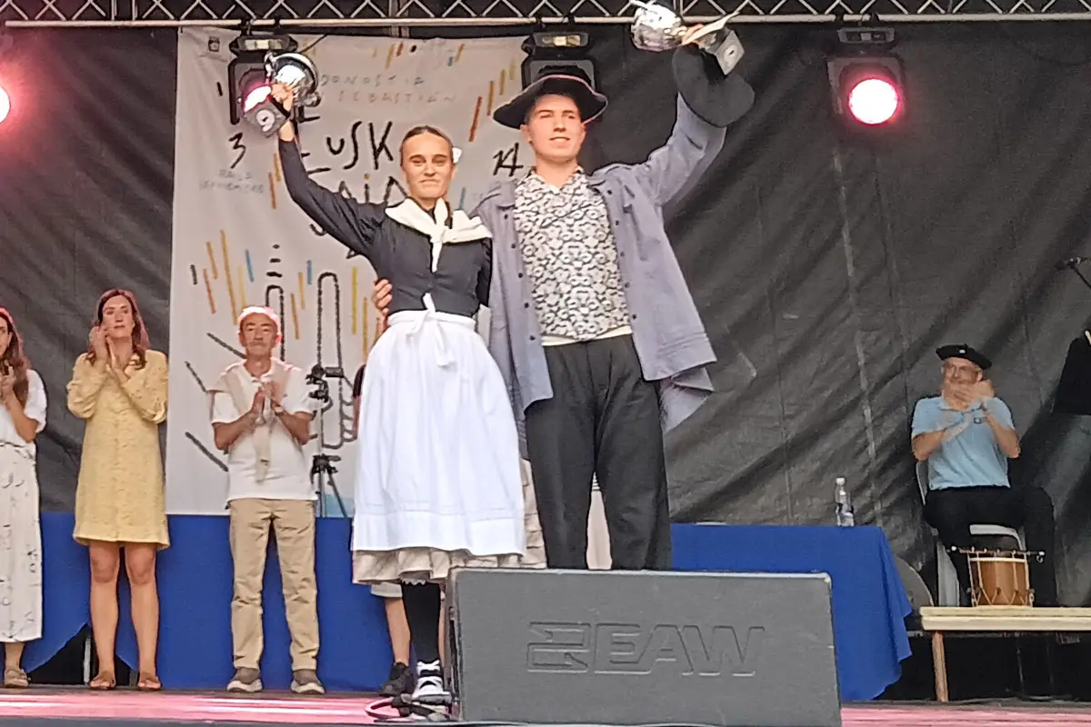 Iaz irabazi zuen bikoteak