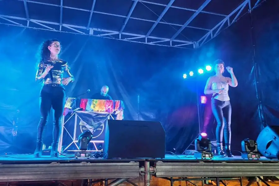 Un concierto en las fiestas del barrio