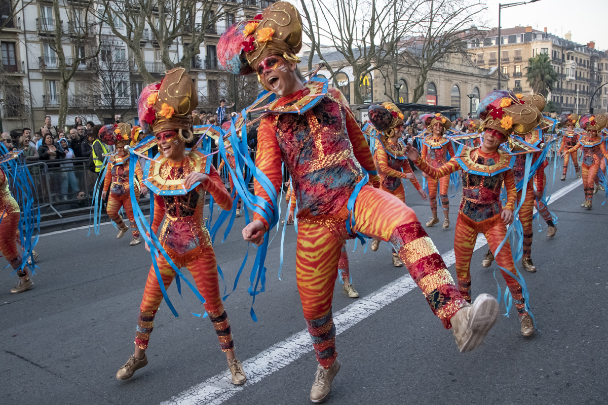 Comparseros de Eureka en el desfile