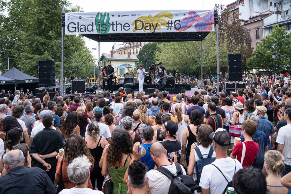 Una imagen del festival Glad Is The Day del año 2022