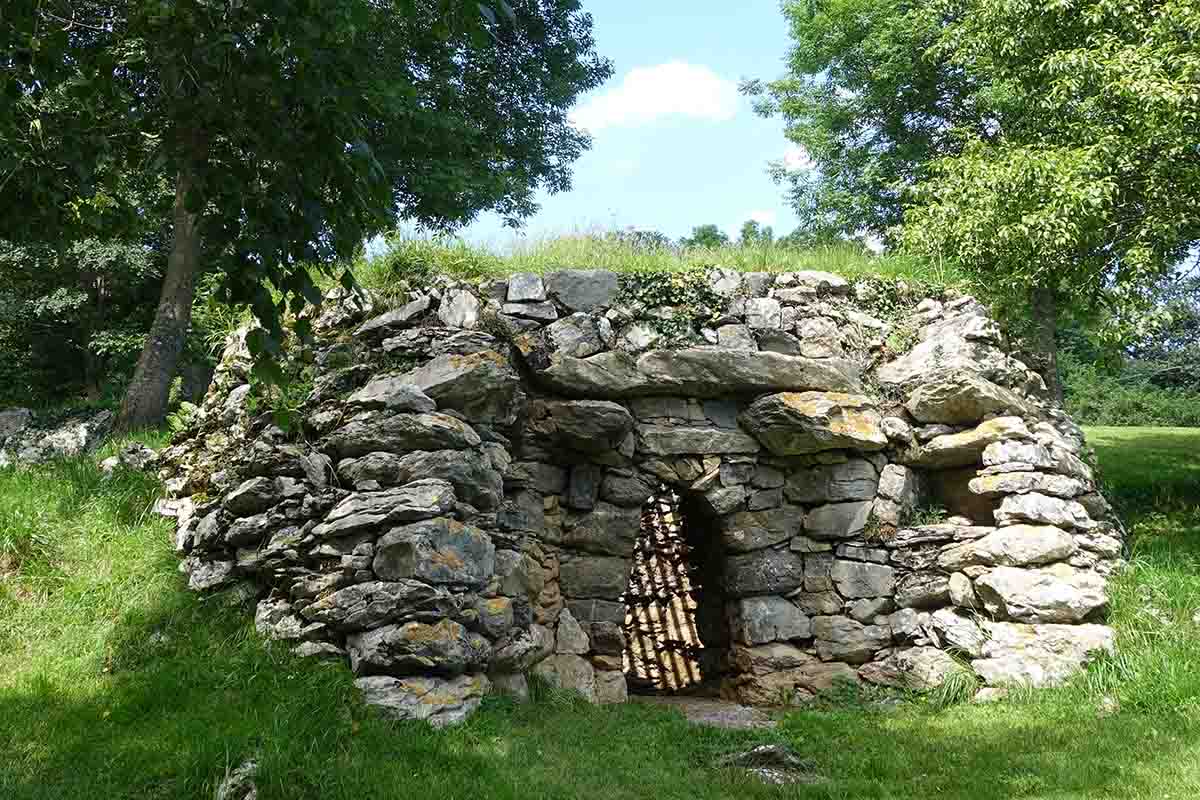 Una estructura en piedra