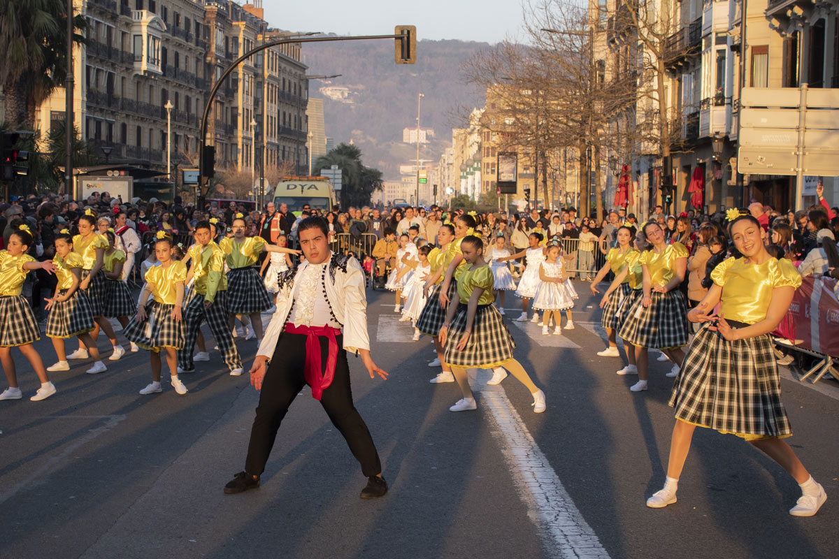 Comparseros desfilando por el Boulevard