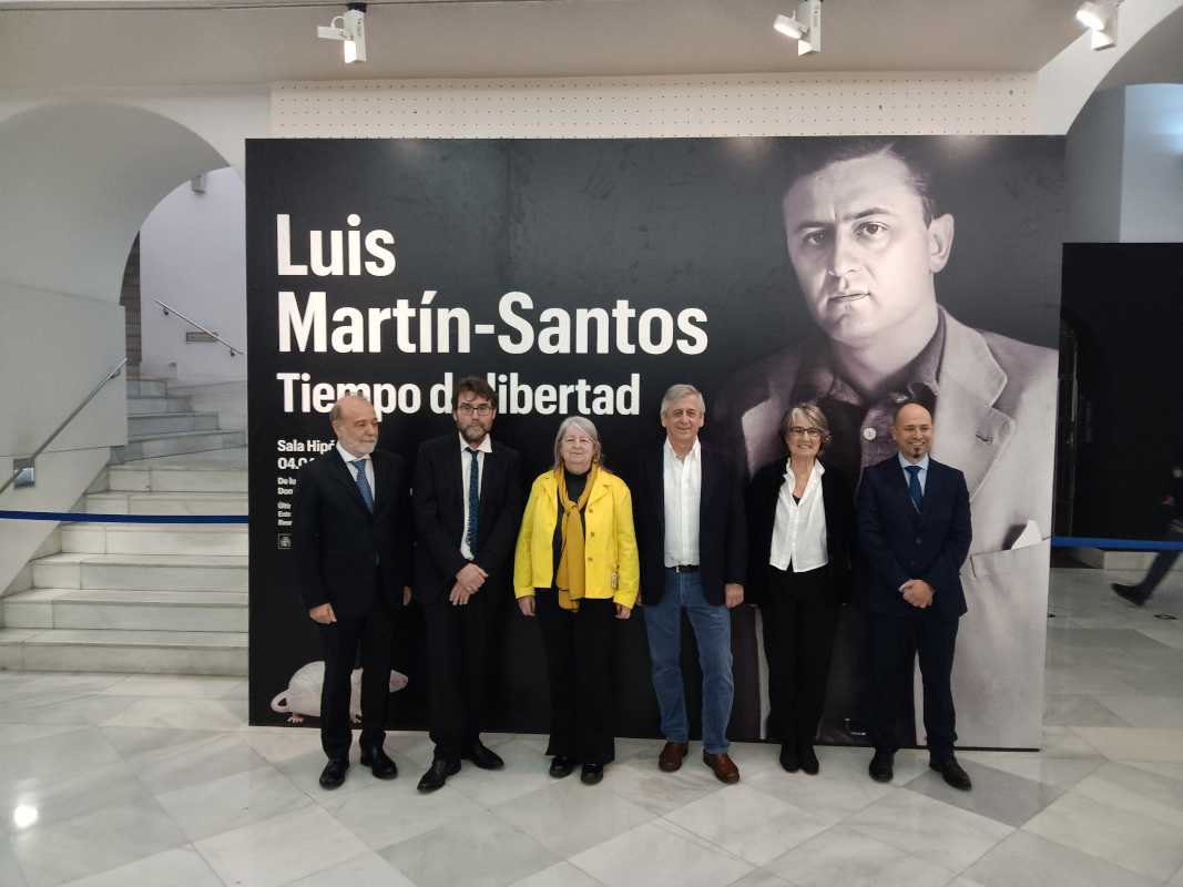 Familiares y representantes de las instituciones organizadoras, en la presentación