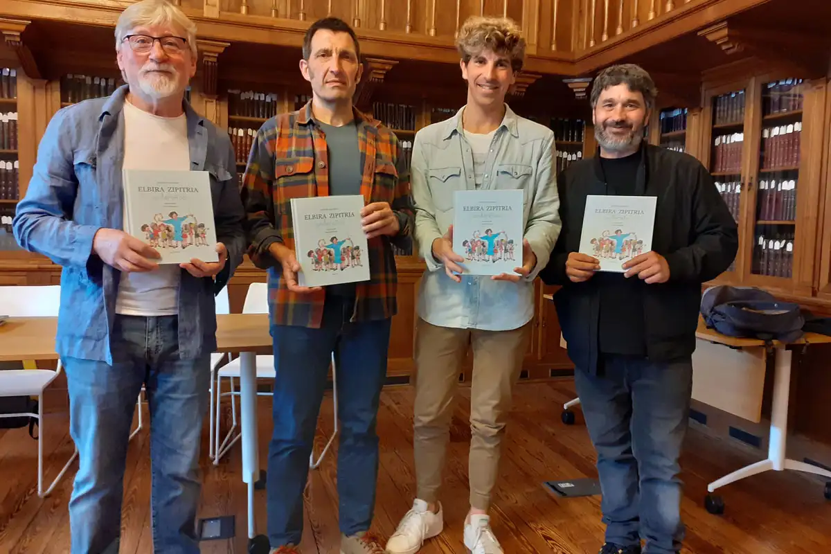 Participantes en la rueda de prensa de presentación del libro Elbira Zipitria andereñoa