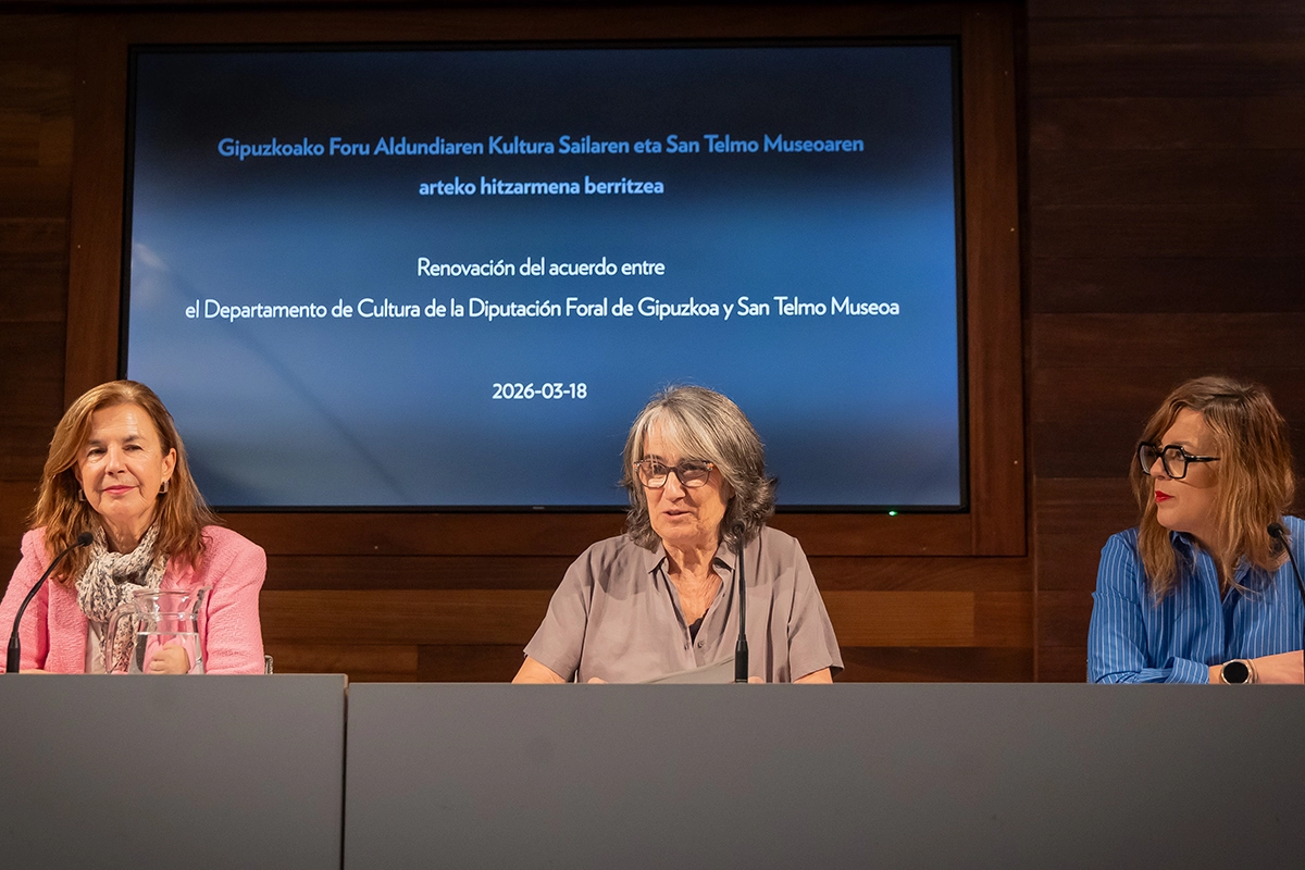 Ana López Loiarte, Susana Soto, Goizane Alvarez en la sala de actos del Museo San Telmo