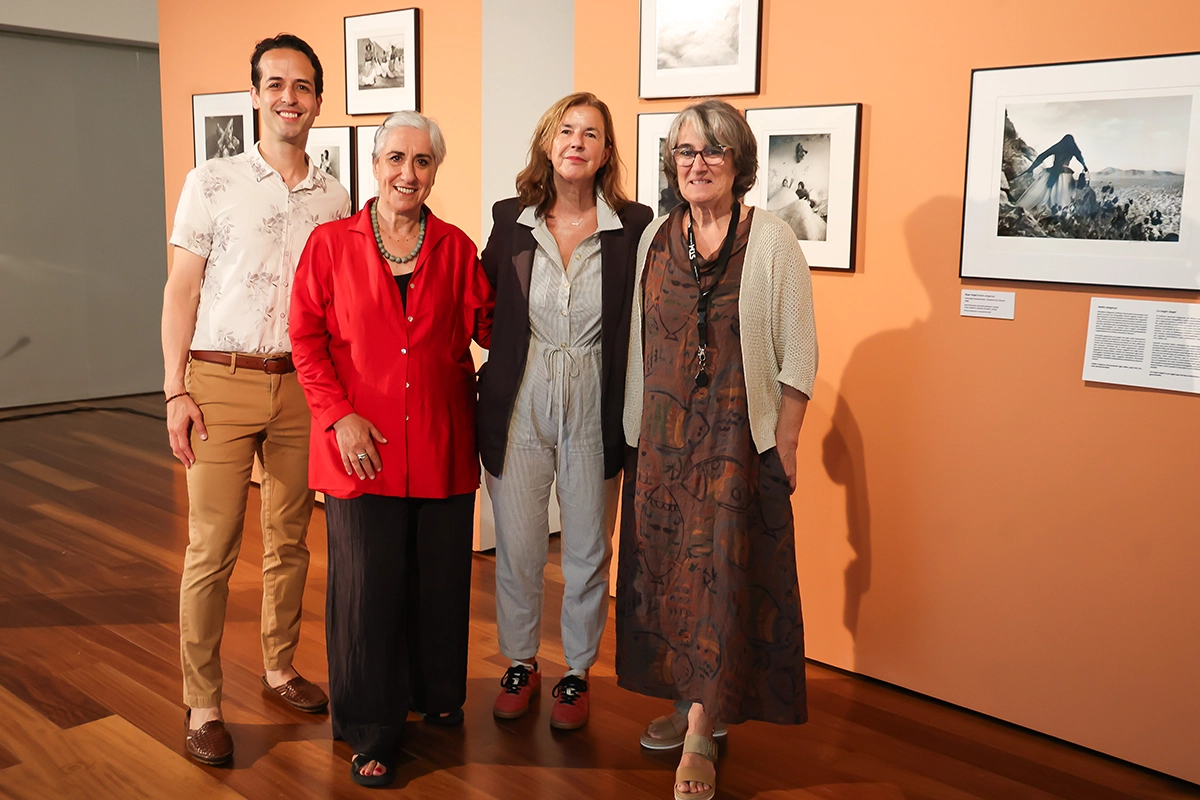 María Millan, Ana Lopez Loiarte eta Susana Soto Graciela Iturbideren erakusketan