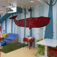 Ernest Lluch Kultur Etxeko liburutegiko haurtxotekaren txoko bat