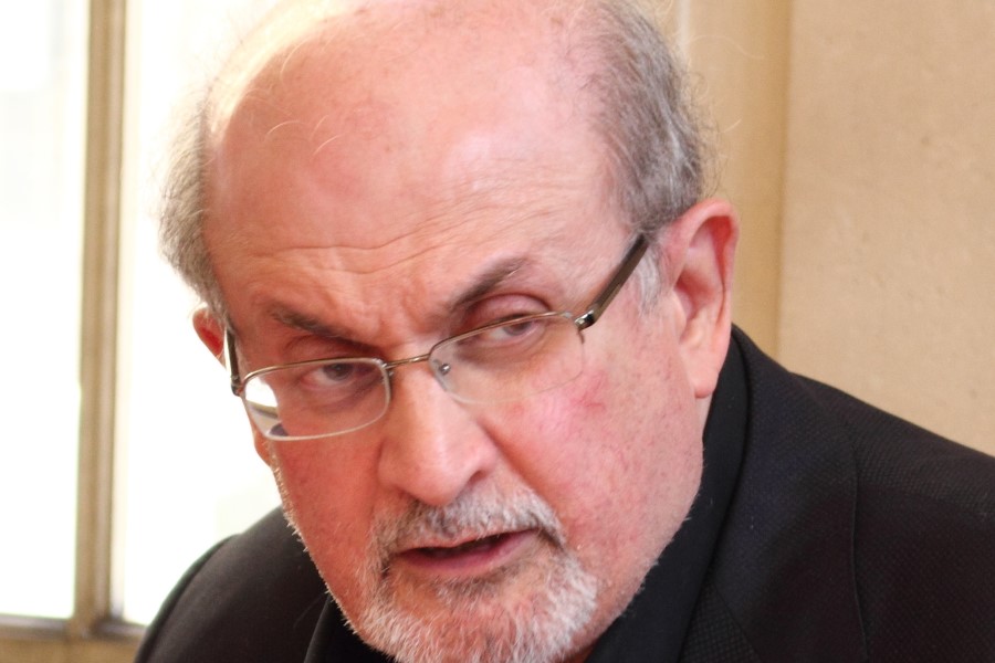 El escritor Salman Rushdie