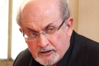 El escritor Salman Rushdie