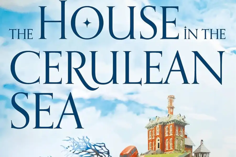 Parte de la portada del libro The House in the Cerulean Sea