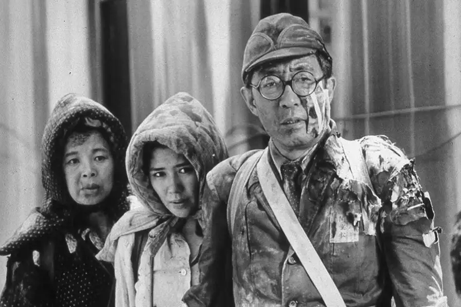 Una imagen de Lluvia negra, película de Shoei Imamura
