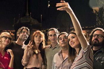 Perfectos Desconocidos pelikulako aktore taldearen selfie-a