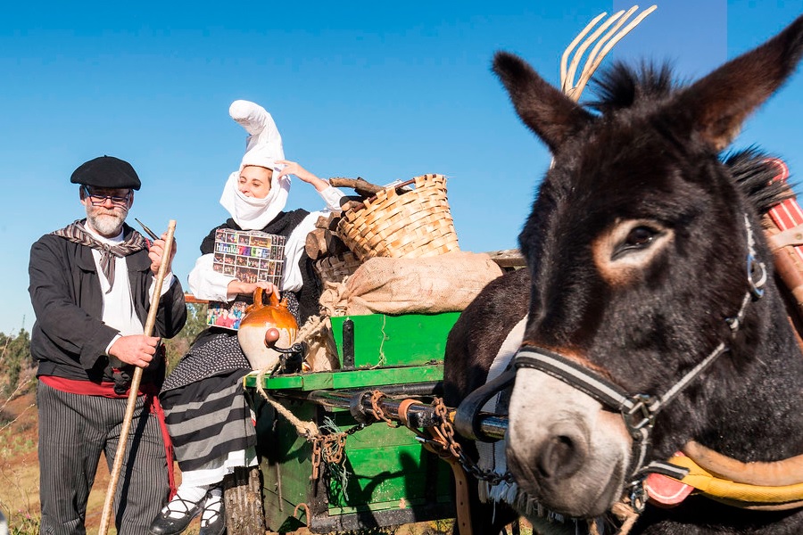 Olentzero, Mari Domingi y el burro