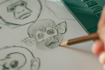Dibujando un mono con lápiz