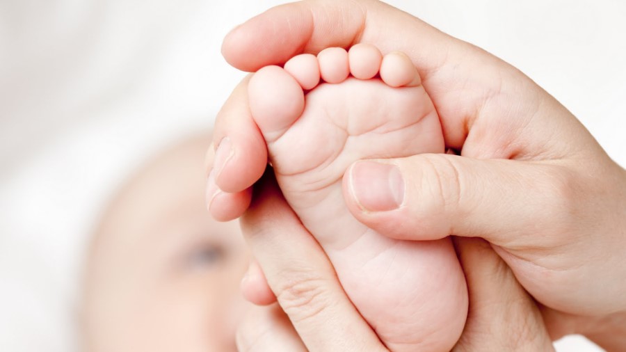 imagen generica masaje bebés