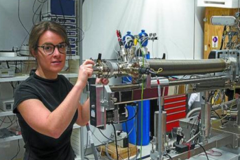 Sara Barja laborategian