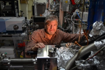 José Ángel Martín Gago en el laboratorio