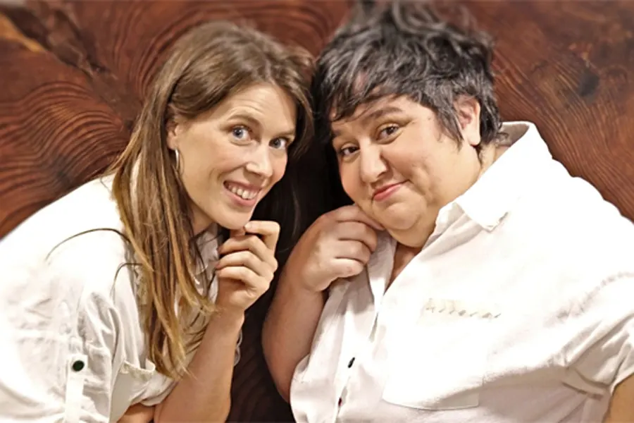 Las dos actrices de la obra Euskaldungak