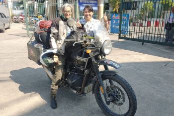 Marta Insausti motorraren gainean