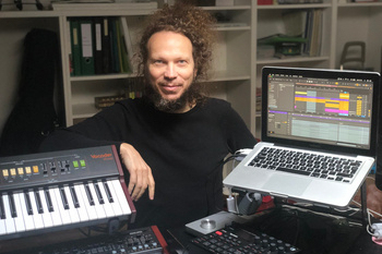Flavio Banterla estudioan 