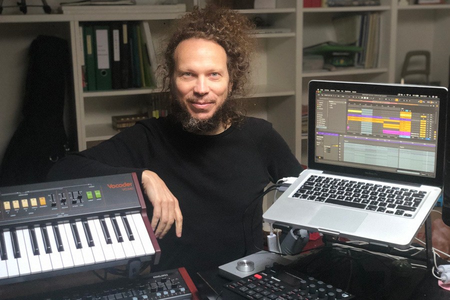 Flavio Banterla en el estudio