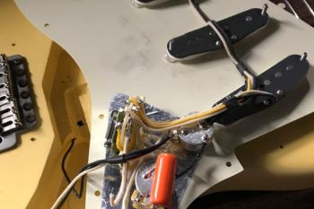 Gitarra eta baxu elektrikorako elektronika