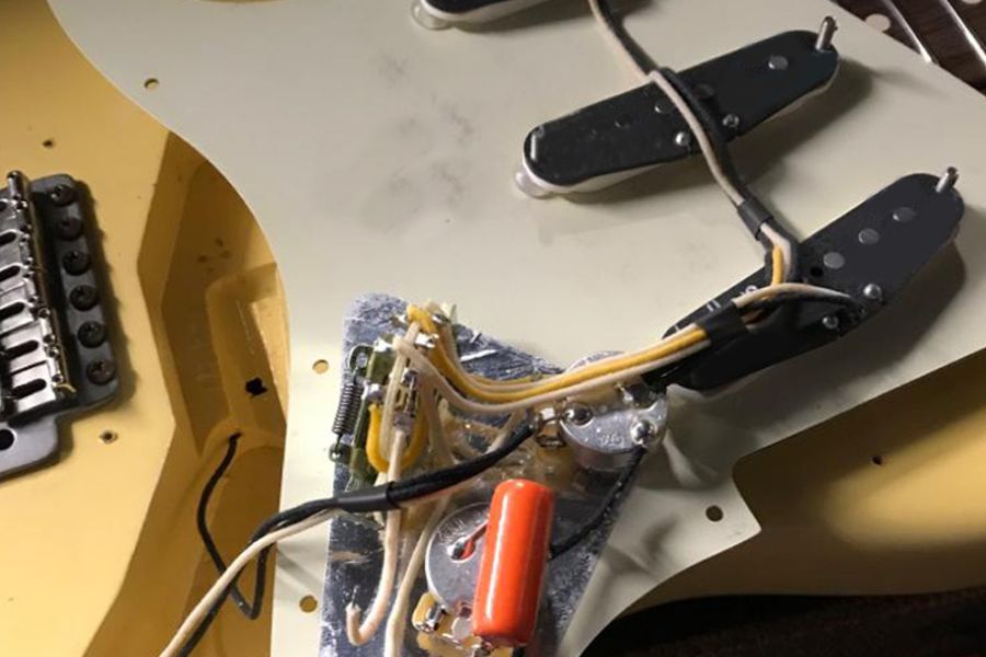 Gitarra eta baxu elektrikorako elektronika