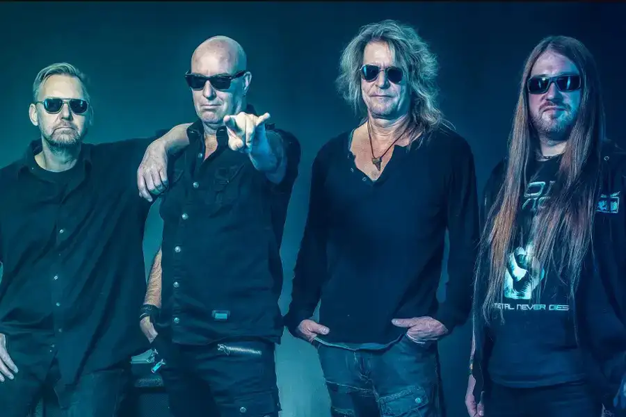 Integrantes del grupo Iron savior